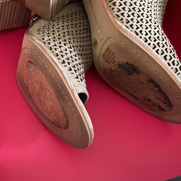 Vince Camuto open toe booties - Picture 4 of 4